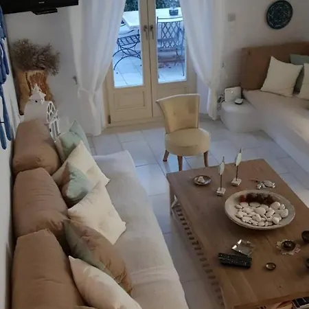 Nafsika Paros *