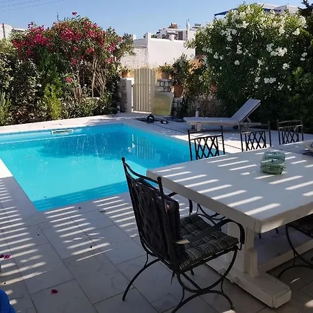 Nafsika Paros Logaras