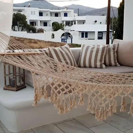 Nafsika Paros *