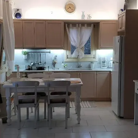 Nafsika Paros *